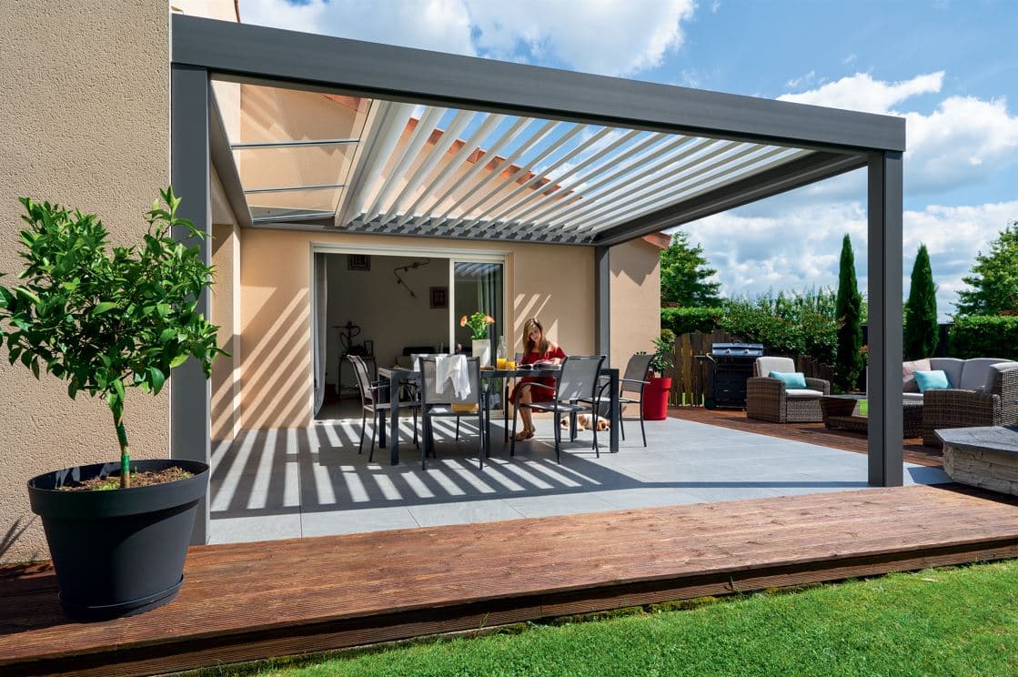 Pergola bioclimatique design pour terrasse à Toulouse par Store Toulouse Pro